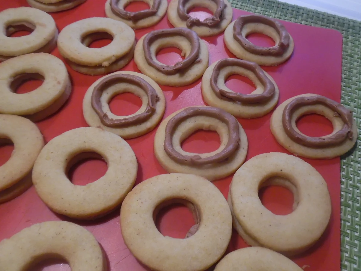 Rezept: Macadamia-Nougat-Kringel Bild Nr. 6724 Macadamia-Nougat-Kringel - Rezept - Bild Nr. 6724