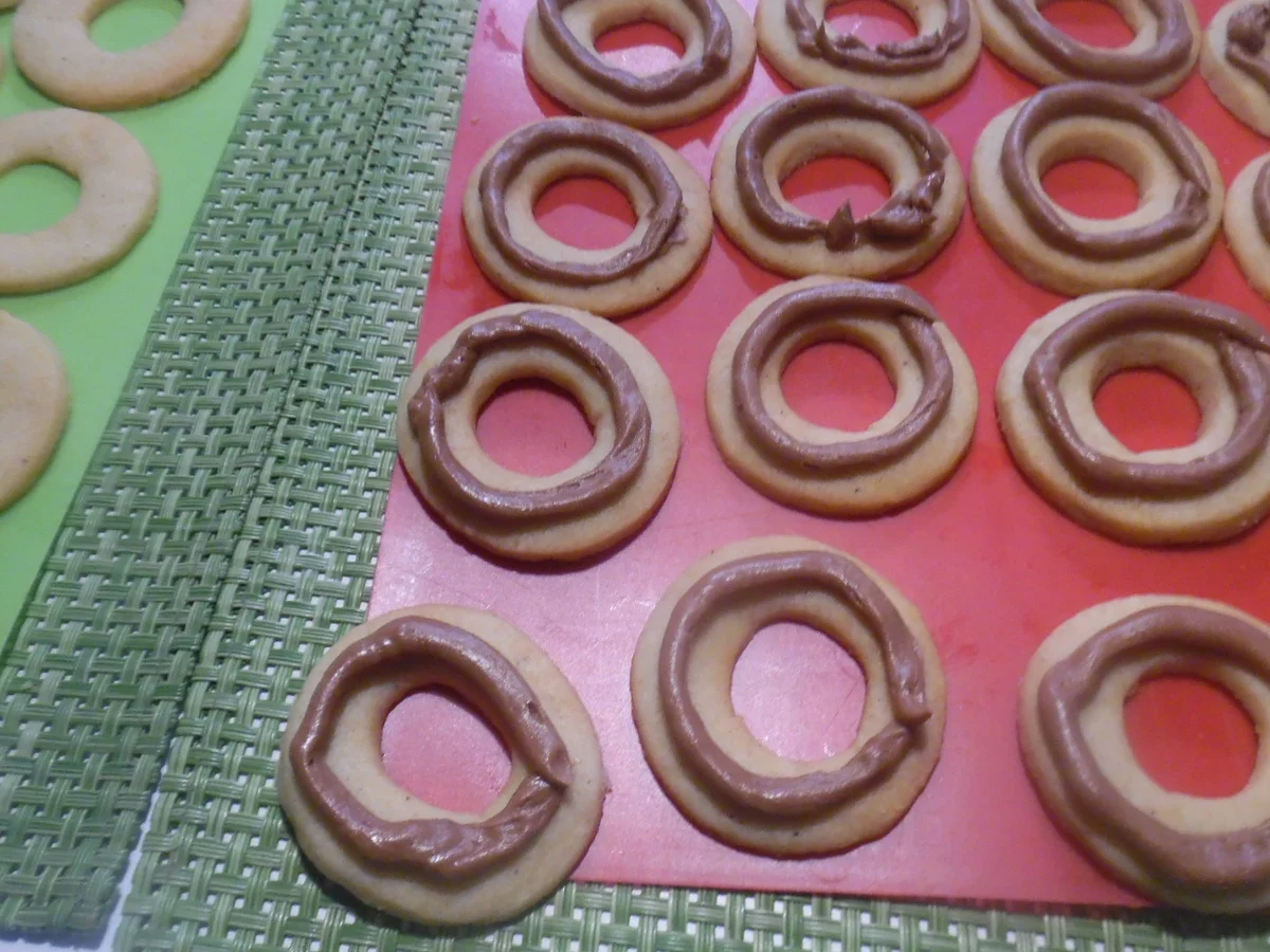 Rezept: Macadamia-Nougat-Kringel Bild Nr. 6725 Macadamia-Nougat-Kringel - Rezept - Bild Nr. 6725