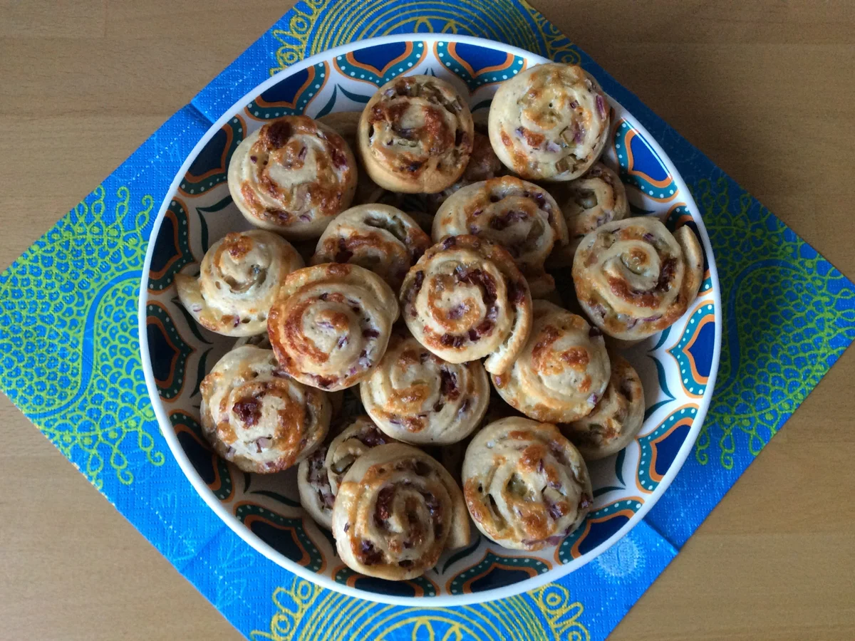 Party Schnecken mit Bergkäse und Oliven - Rezept - Bild Nr. 6719
