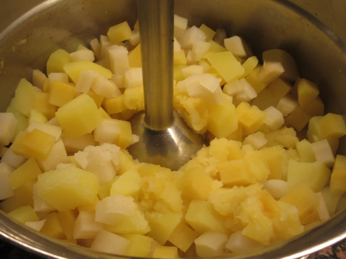 Rezept: Fisch: Seesaibling mit Krebsfleischsoße und Wurzelpüree Bild Nr. 6725 Fisch: Seesaibling mit Krebsfleischsoße und Wurzelpüree - Rezept - Bild Nr. 6725