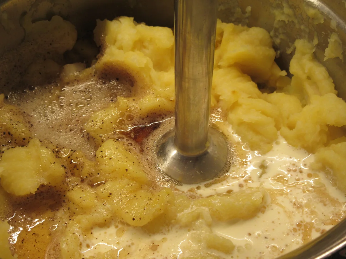 Rezept: Fisch: Seesaibling mit Krebsfleischsoße und Wurzelpüree Bild Nr. 6726 Fisch: Seesaibling mit Krebsfleischsoße und Wurzelpüree - Rezept - Bild Nr. 6726