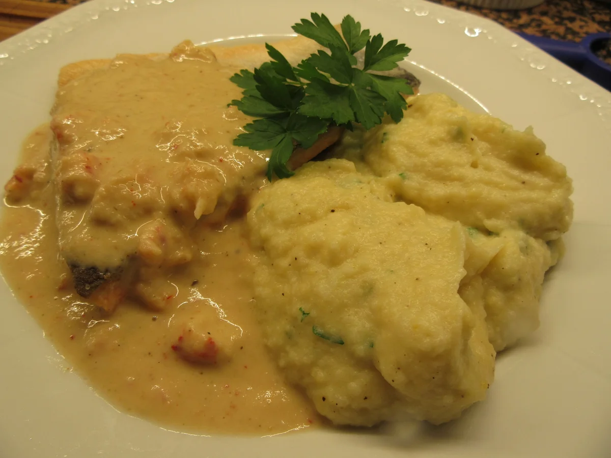 Rezept: Fisch: Seesaibling mit Krebsfleischsoße und Wurzelpüree Bild Nr. 6729 Fisch: Seesaibling mit Krebsfleischsoße und Wurzelpüree - Rezept - Bild Nr. 6729