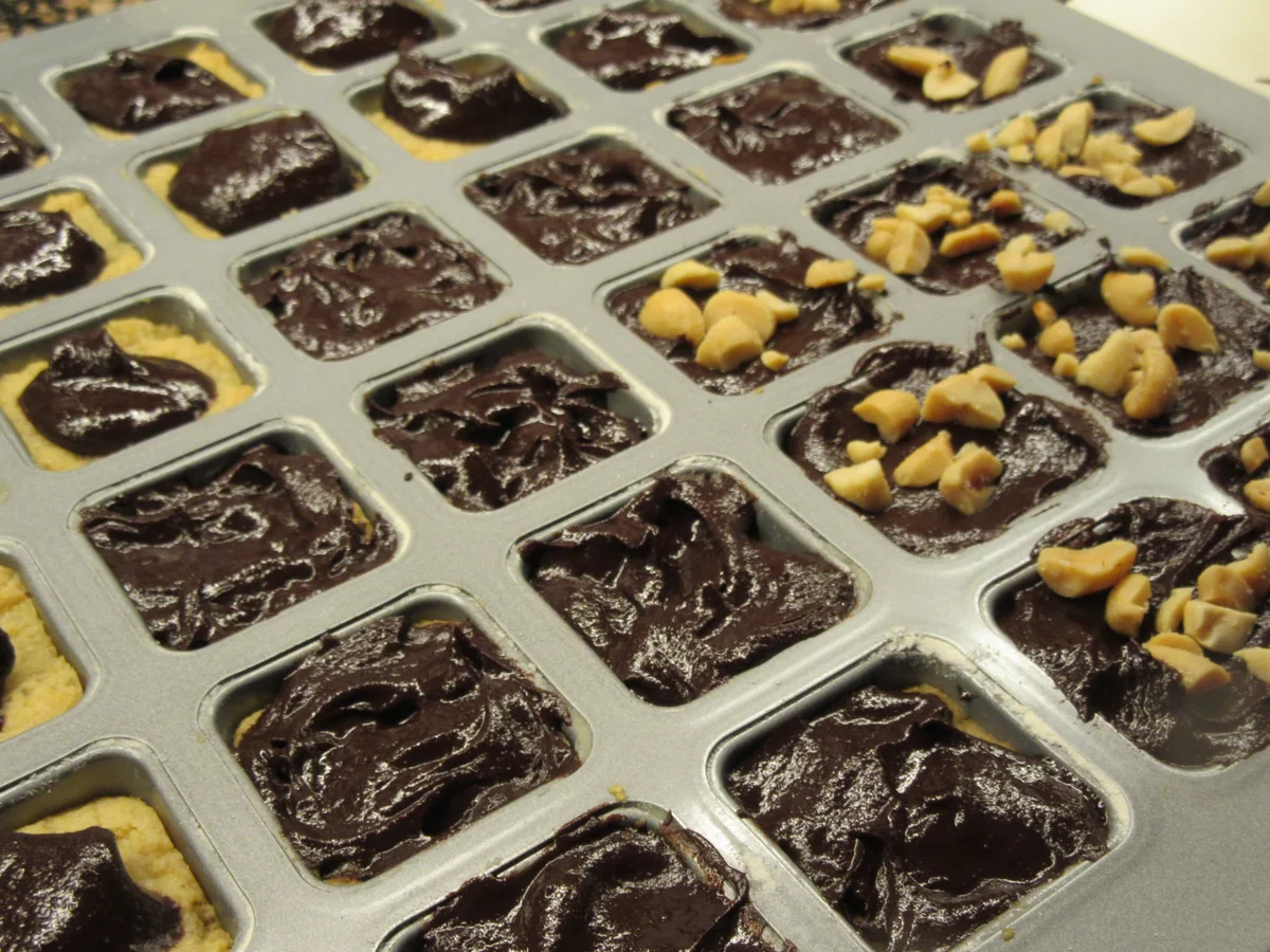 Plätzchen: Erdnusscreme-Schoko-Ecken - Rezept - Bild Nr. 6723