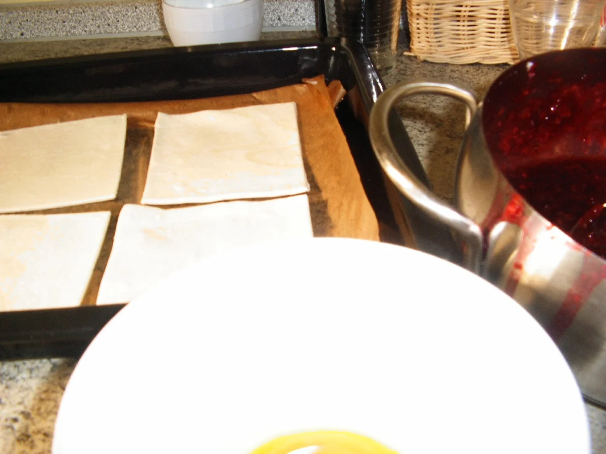 Rezept: Pflaumen in Blätterteig Bild Nr. 4 Pflaumen in Blätterteig - Rezept - Bild Nr. 4