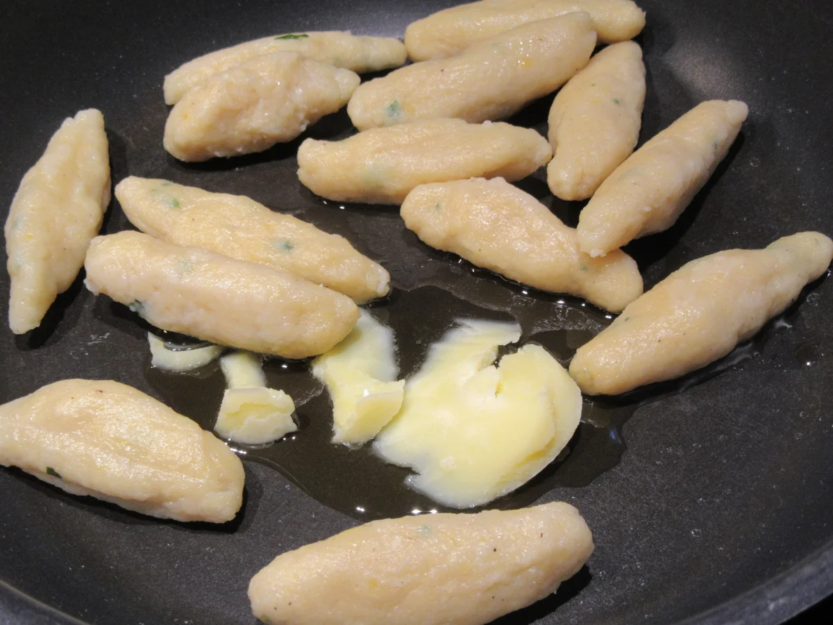 Geflügel: Entenschlegel in Orangensoße mit Wurzelschupfnudeln* - Rezept - Bild Nr. 6741