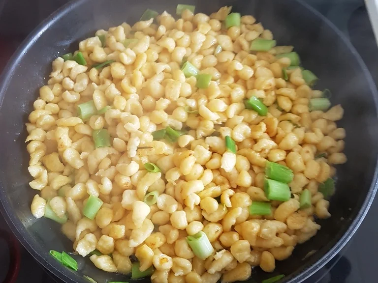 Selbstgemachte Knöpfli mit Kotelett - Rezept - Bild Nr. 6729