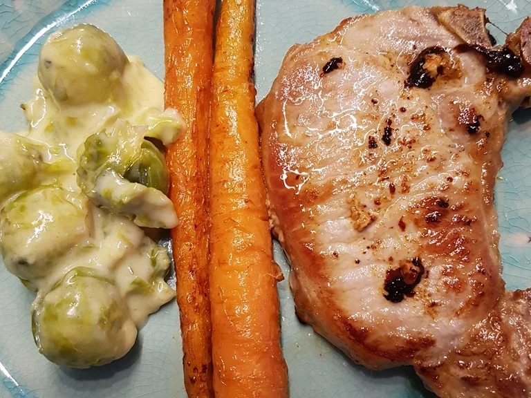 Selbstgemachte Knöpfli mit Kotelett - Rezept - Bild Nr. 6735