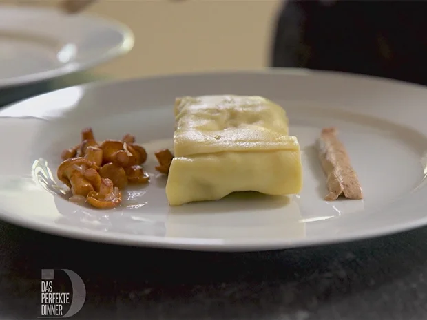 Wildes Maultäschle mit zweierlei Soßen und Pfifferlingen - Rezept - Bild Nr. 2