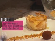 Joghurt-Minz-Mousse mit Haselnusskrokant, Schokopraline und Birnentarte - Rezept - Bild Nr. 6739