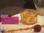 Joghurt-Minz-Mousse mit Haselnusskrokant, Schokopraline und Birnentarte - Rezept - Bild Nr. 6739