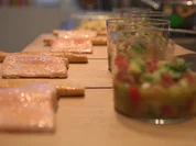 Rezept: Lachs aus dem heiรen Rauch, dazu Avocado, Tomate und Limette Bild Nr. 2 Lachs aus dem heiรen Rauch, dazu Avocado, Tomate und Limette - Rezept - Bild Nr. 2