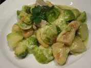 Auflauf: Schupfnudelauflauf mit Rosenkohl und Honig-Senf-Bechamel-Soße - Rezept - Bild Nr. 6739