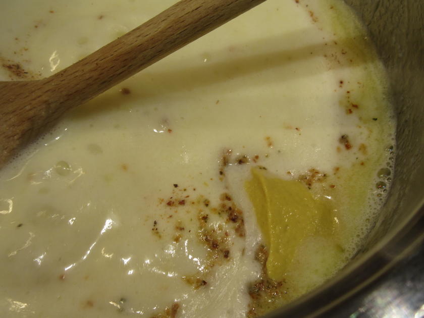 Auflauf: Schupfnudelauflauf mit Rosenkohl und Honig Senf Bechamel Soße ... Auflauf: Schupfnudelauflauf mit Rosenkohl und Honig Senf Bechamel Soße ...