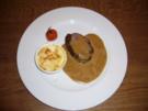Bisonfilet mit Pfeffersoße auf Kartoffelgratin - Rezept