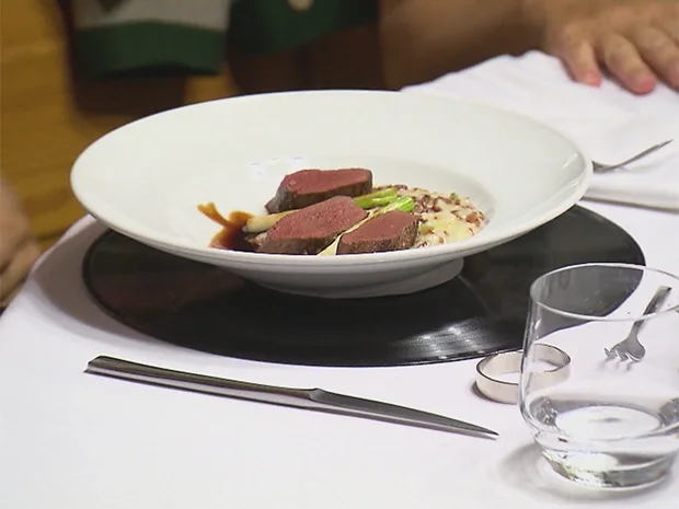 Rehfilet mit Keitln an Saftl und an Grammlrisotto mit Frühlingszwiebeln - Rezept - Bild Nr. 2