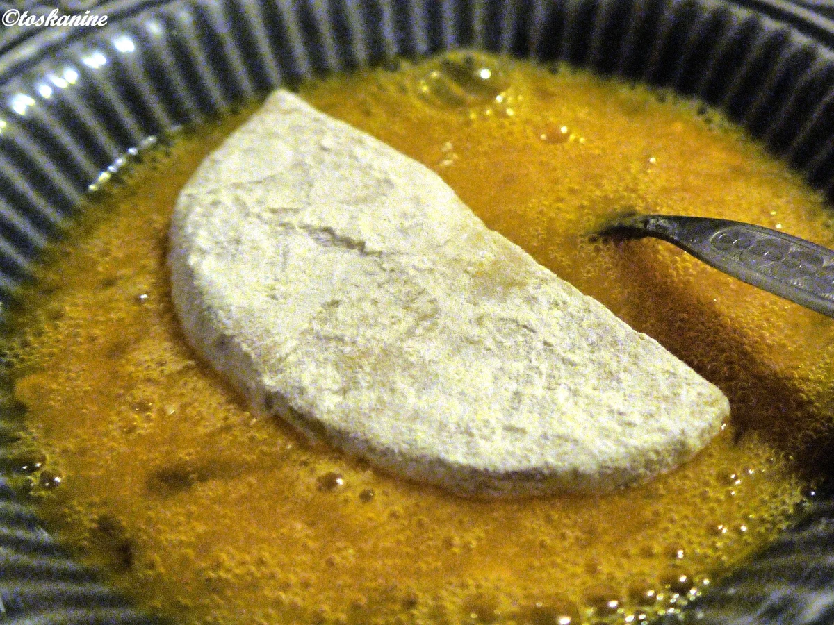 Sellerie-Mandel-Schnitzel, Orangen-Oliven-Majo, Räucherstäbchen - Rezept - Bild Nr. 6769