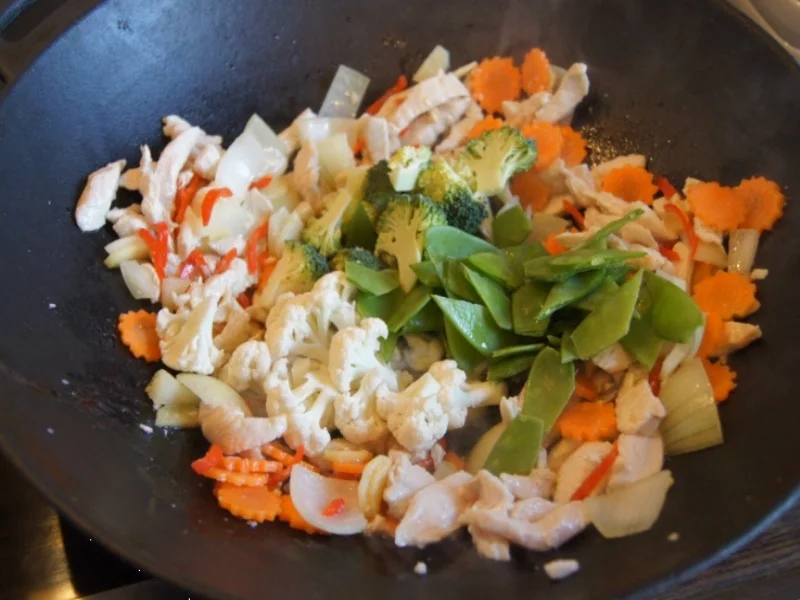 Rezept: Gemüsemix süß-sauer mit Hähnchenbrustfilet und gelben Basmatireis Bild Nr. 6784 Gemüsemix süß-sauer mit Hähnchenbrustfilet und gelben Basmatireis - Rezept - Bild Nr. 6784