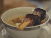 Maronisuppe mit Zwetschgen im Speckmantel - Rezept - Bild Nr. 2