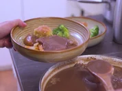 Zwiebelrostbraten mit Erdäpfelbuchteln und Herbstgemüse - Rezept - Bild Nr. 6761