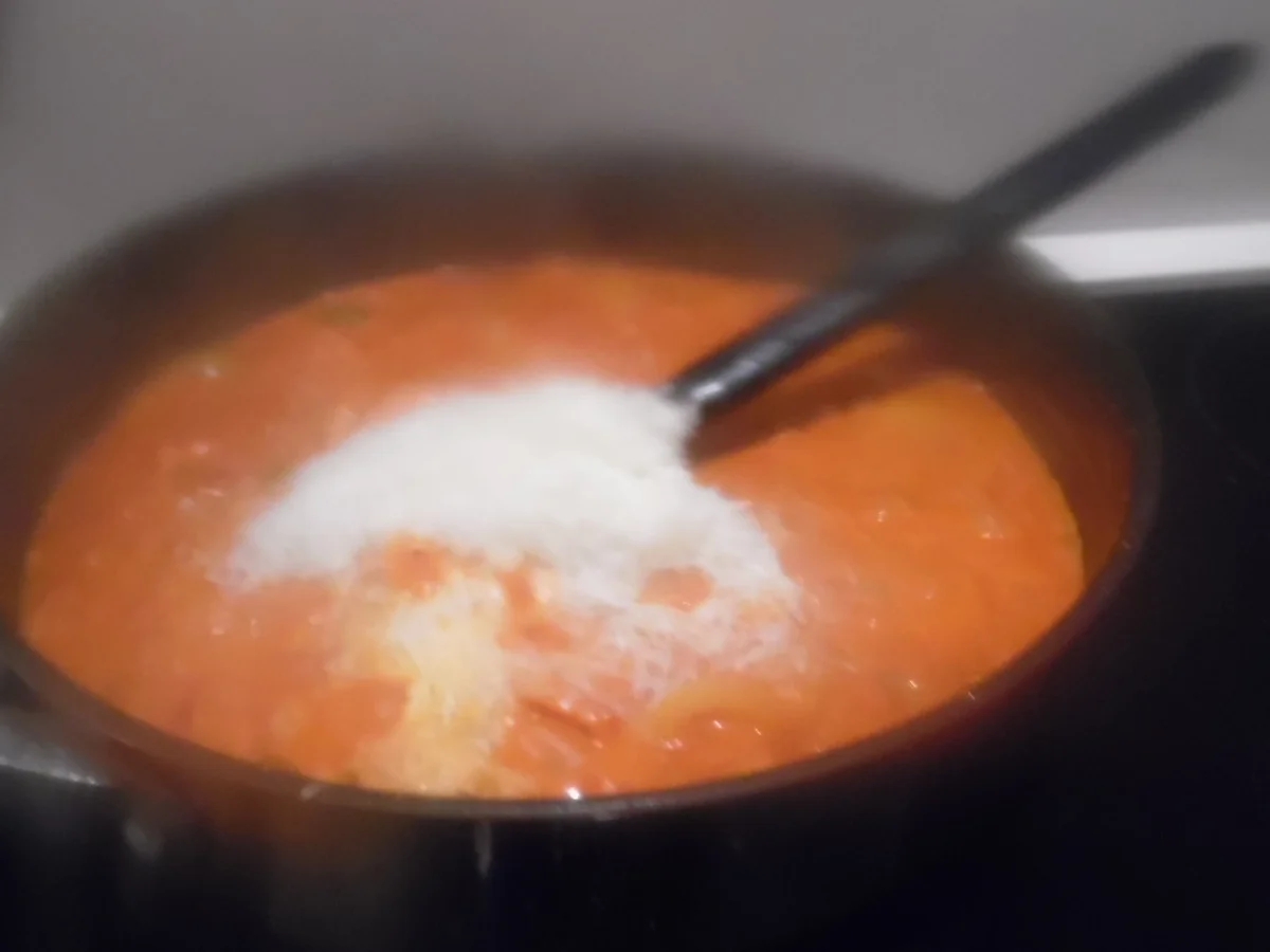 Rezept: Pasta mit Paprika-Tomaten-Rahmsoße und scharfer Salsiccia Bild Nr. 6764 Pasta mit Paprika-Tomaten-Rahmsoße und scharfer Salsiccia - Rezept - Bild Nr. 6764