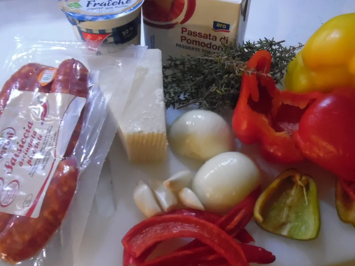 Rezept: Pasta mit Paprika-Tomaten-Rahmsoße und scharfer Salsiccia Bild Nr. 6769 Pasta mit Paprika-Tomaten-Rahmsoße und scharfer Salsiccia - Rezept - Bild Nr. 6769