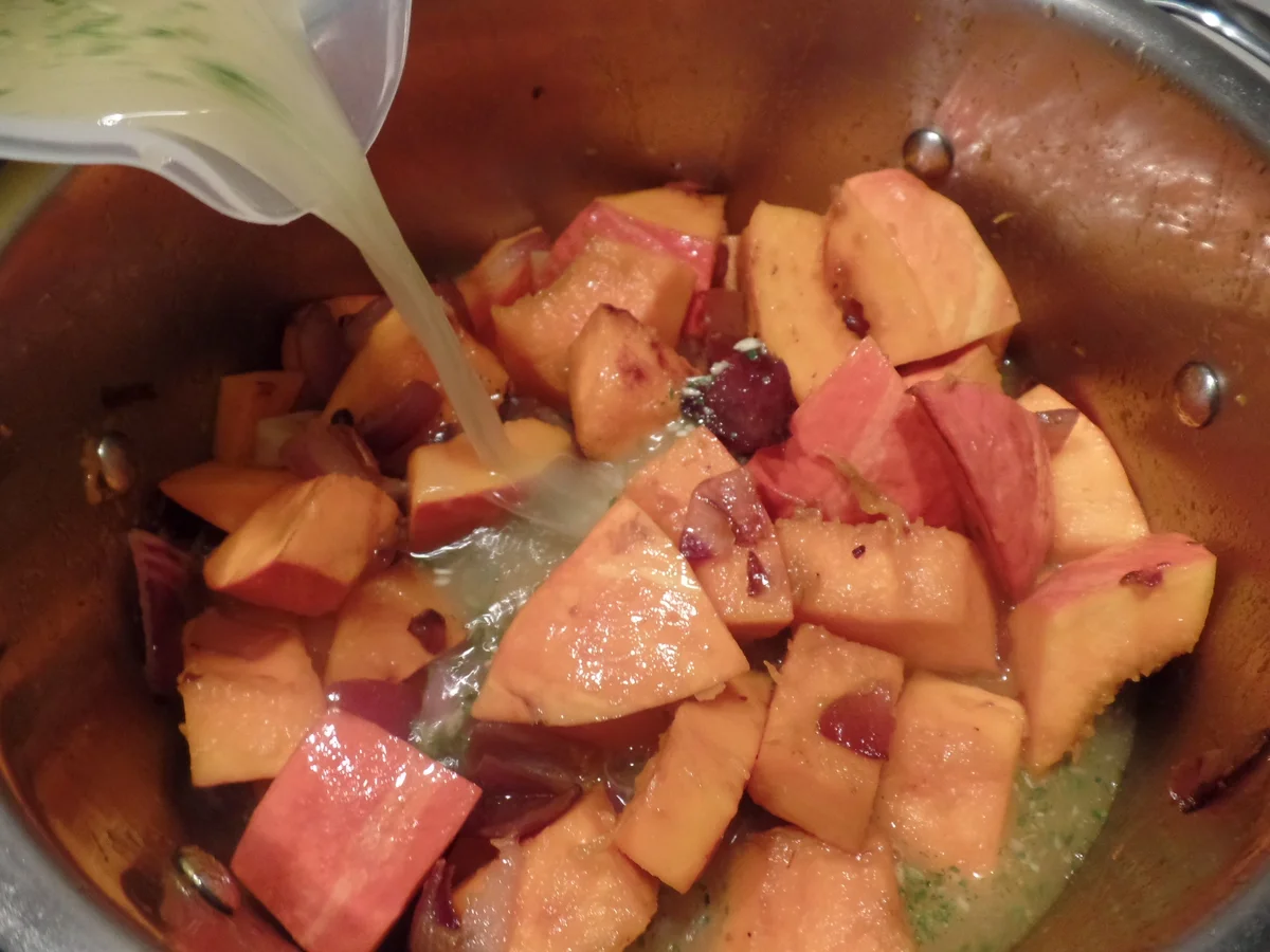 Rezept: Kürbissuppe mit Meerrettich Bild Nr. 6765 Kürbissuppe mit Meerrettich - Rezept - Bild Nr. 6765