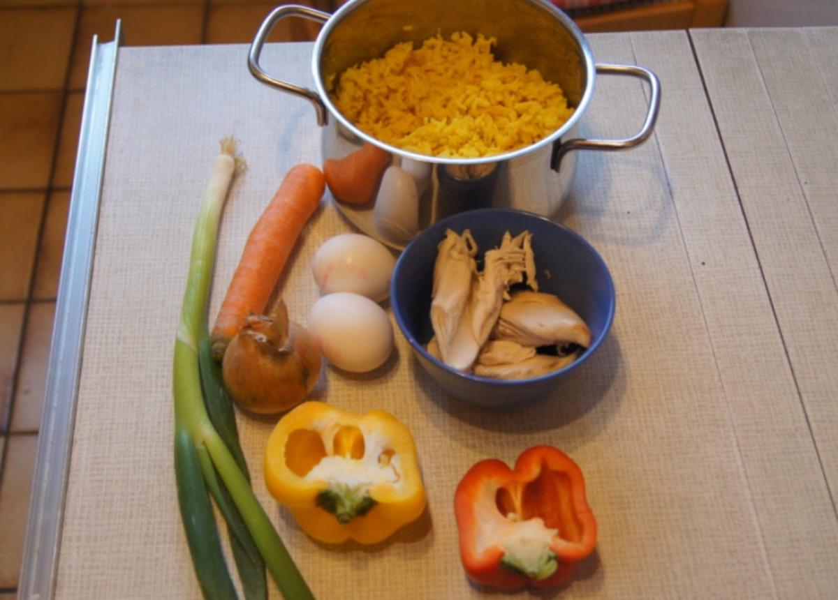 Gebratener gelber Basamatireis mit Ei, Hähnchenfleisch und Gemüse - Rezept - Bild Nr. 6774