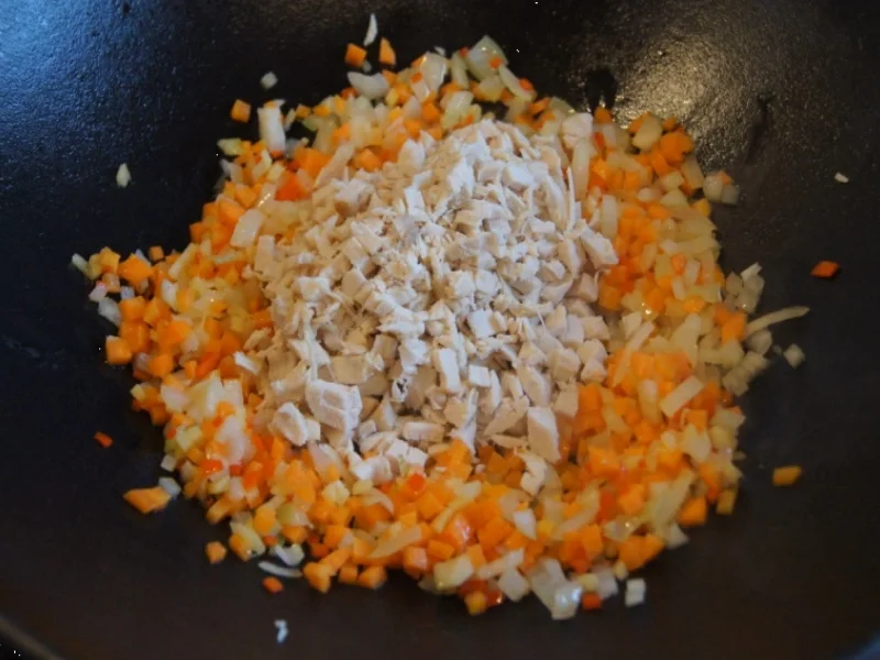 Gebratener gelber Basamatireis mit Ei, Hähnchenfleisch und Gemüse - Rezept - Bild Nr. 6784