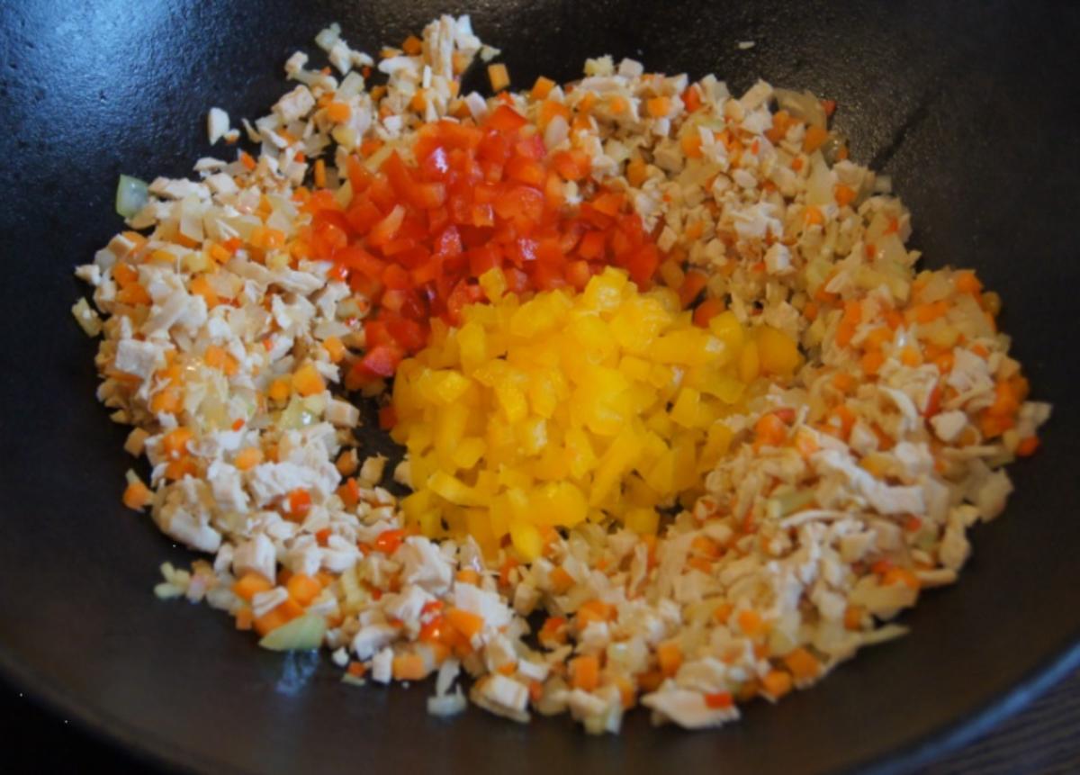 Gebratener gelber Basamatireis mit Ei, Hähnchenfleisch und Gemüse - Rezept - Bild Nr. 6785