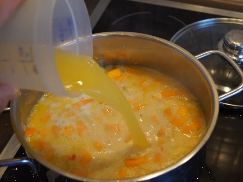 Herzhafte Kürbissuppe mit asiatischer Note - Rezept - Bild Nr. 6785