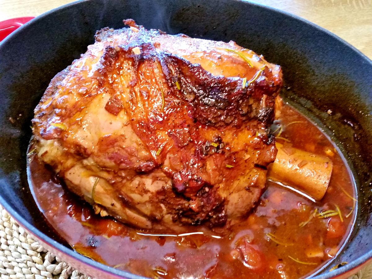 Kalbshaxe im Ganzen geschmort - Rezept mit Bild