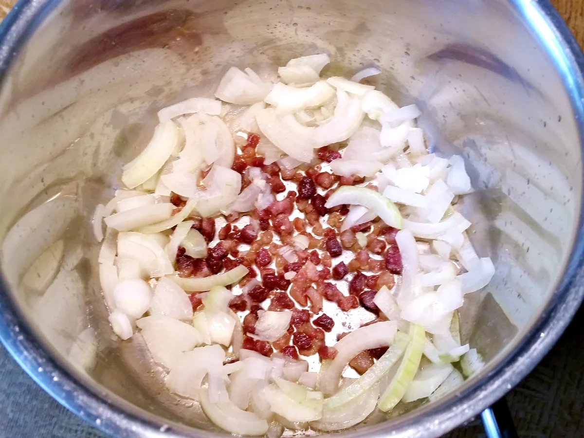 Rezept: Feines Sauerkraut mit geschmolzener Wurst Bild Nr. 6778 Feines Sauerkraut mit geschmolzener Wurst - Rezept - Bild Nr. 6778