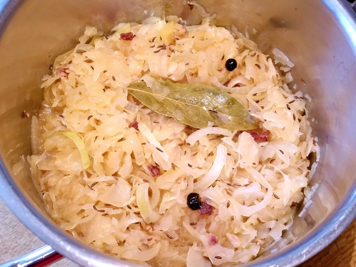 Rezept: Feines Sauerkraut mit geschmolzener Wurst Bild Nr. 6781 Feines Sauerkraut mit geschmolzener Wurst - Rezept - Bild Nr. 6781