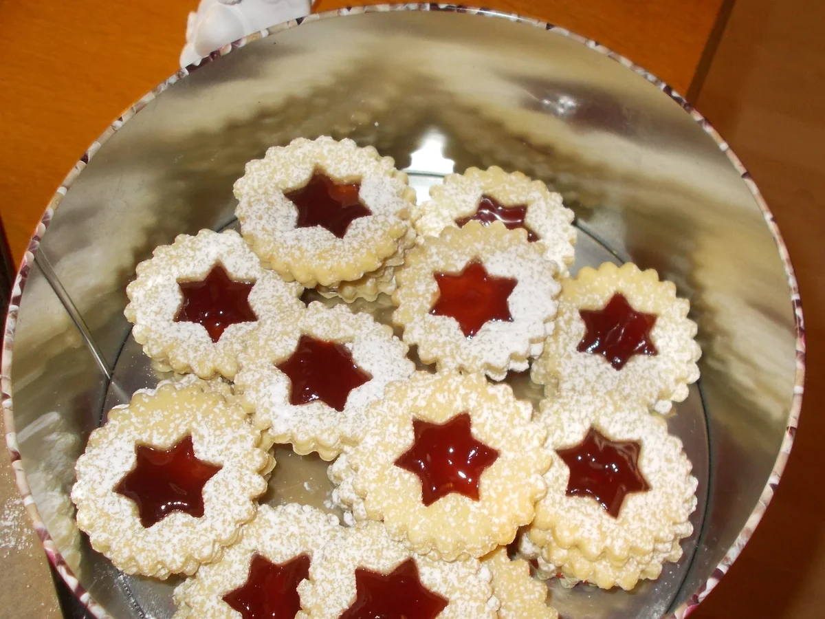 SPITZBUBEN mit Erdbeermarmelade - Rezept - Bild Nr. 6779