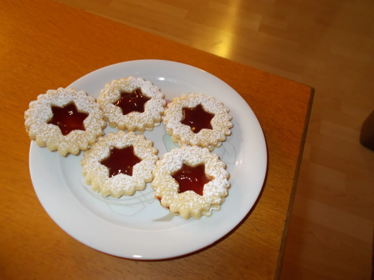 SPITZBUBEN mit Erdbeermarmelade - Rezept - Bild Nr. 6780