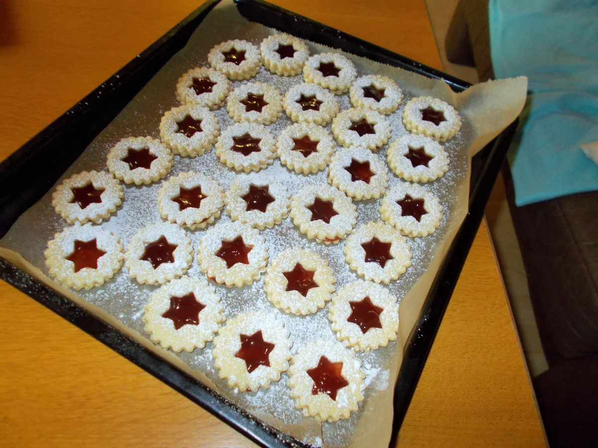 SPITZBUBEN mit Erdbeermarmelade - Rezept - Bild Nr. 6782