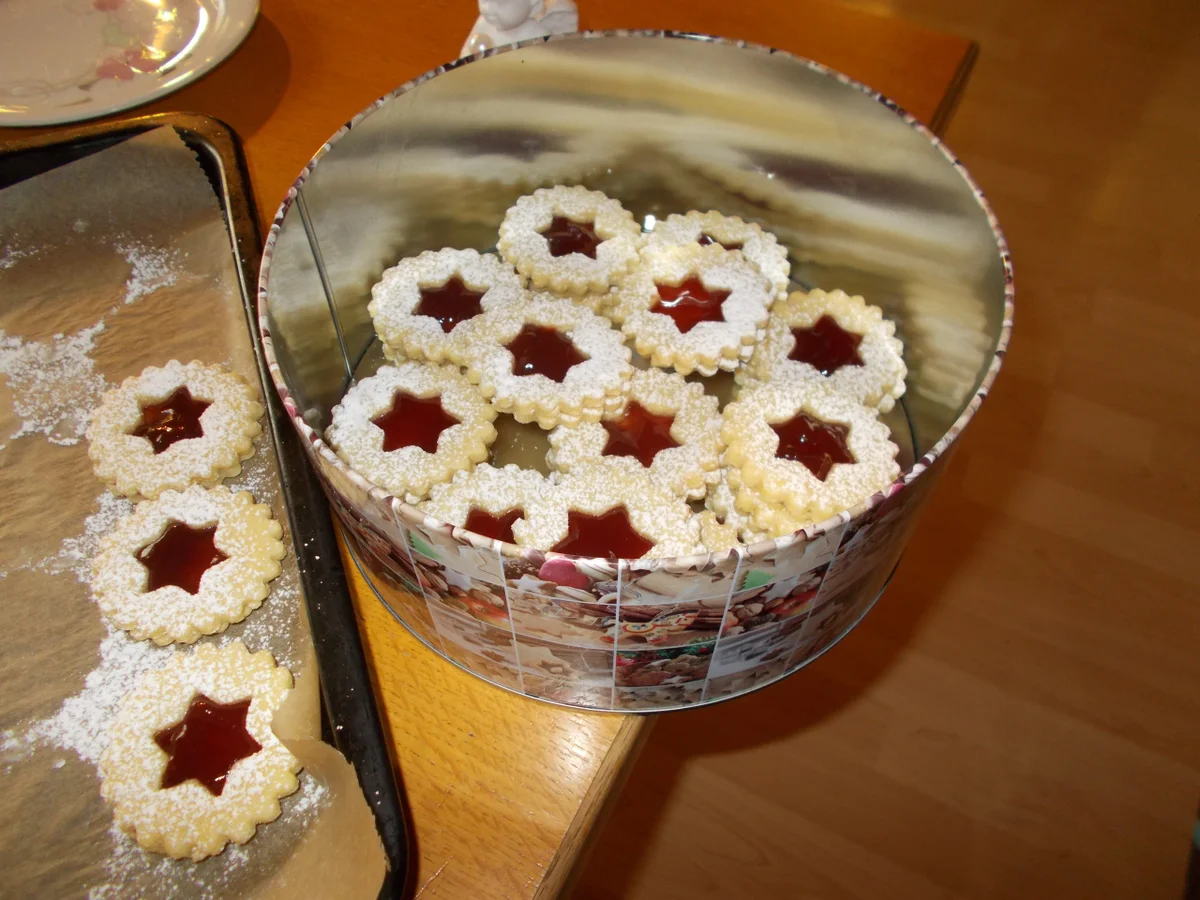 SPITZBUBEN mit Erdbeermarmelade - Rezept - Bild Nr. 6784