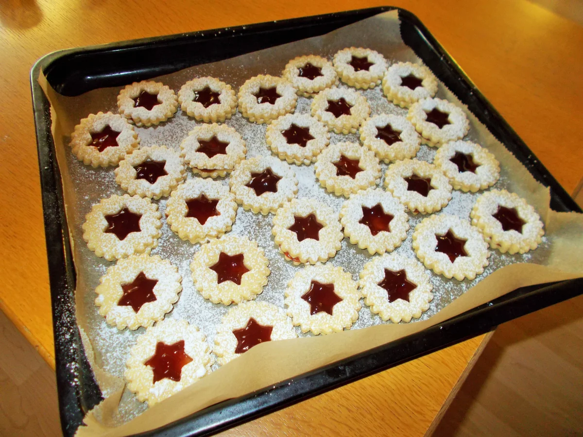 SPITZBUBEN mit Erdbeermarmelade - Rezept - Bild Nr. 6785