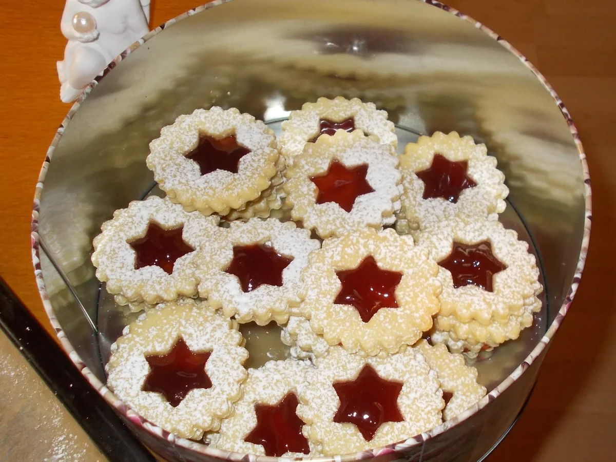 SPITZBUBEN mit Erdbeermarmelade - Rezept - Bild Nr. 6787