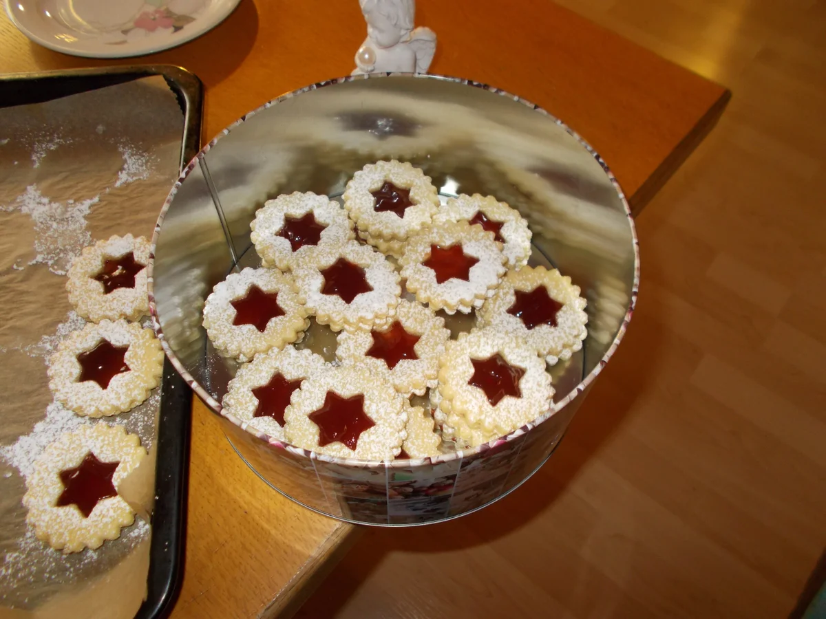 SPITZBUBEN mit Erdbeermarmelade - Rezept - Bild Nr. 6790