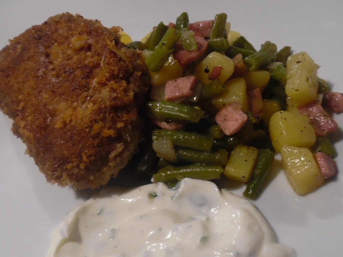 Rezept: Frikadellen "Cordon bleu" mit Kartoffel-Bohnen-Salat und Dip Bild Nr. 6777 Frikadellen "Cordon bleu" mit Kartoffel-Bohnen-Salat und Dip - Rezept - Bild Nr. 6777