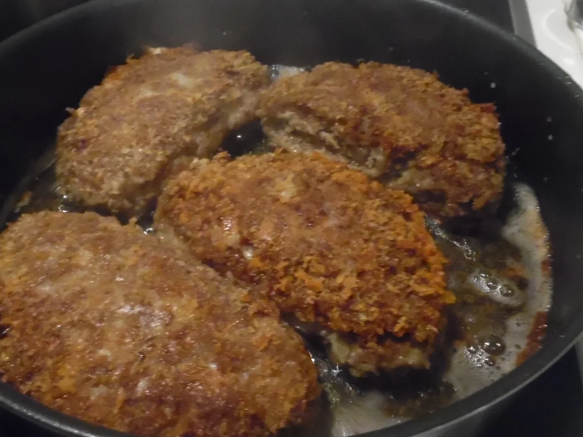 Rezept: Frikadellen "Cordon bleu" mit Kartoffel-Bohnen-Salat und Dip Bild Nr. 6778 Frikadellen "Cordon bleu" mit Kartoffel-Bohnen-Salat und Dip - Rezept - Bild Nr. 6778