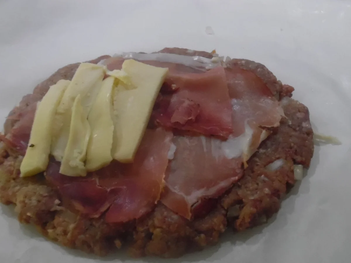 Rezept: Frikadellen "Cordon bleu" mit Kartoffel-Bohnen-Salat und Dip Bild Nr. 6780 Frikadellen "Cordon bleu" mit Kartoffel-Bohnen-Salat und Dip - Rezept - Bild Nr. 6780