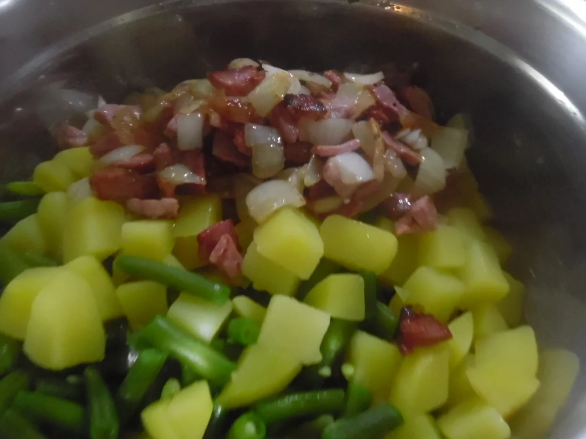 Rezept: Frikadellen "Cordon bleu" mit Kartoffel-Bohnen-Salat und Dip Bild Nr. 6782 Frikadellen "Cordon bleu" mit Kartoffel-Bohnen-Salat und Dip - Rezept - Bild Nr. 6782