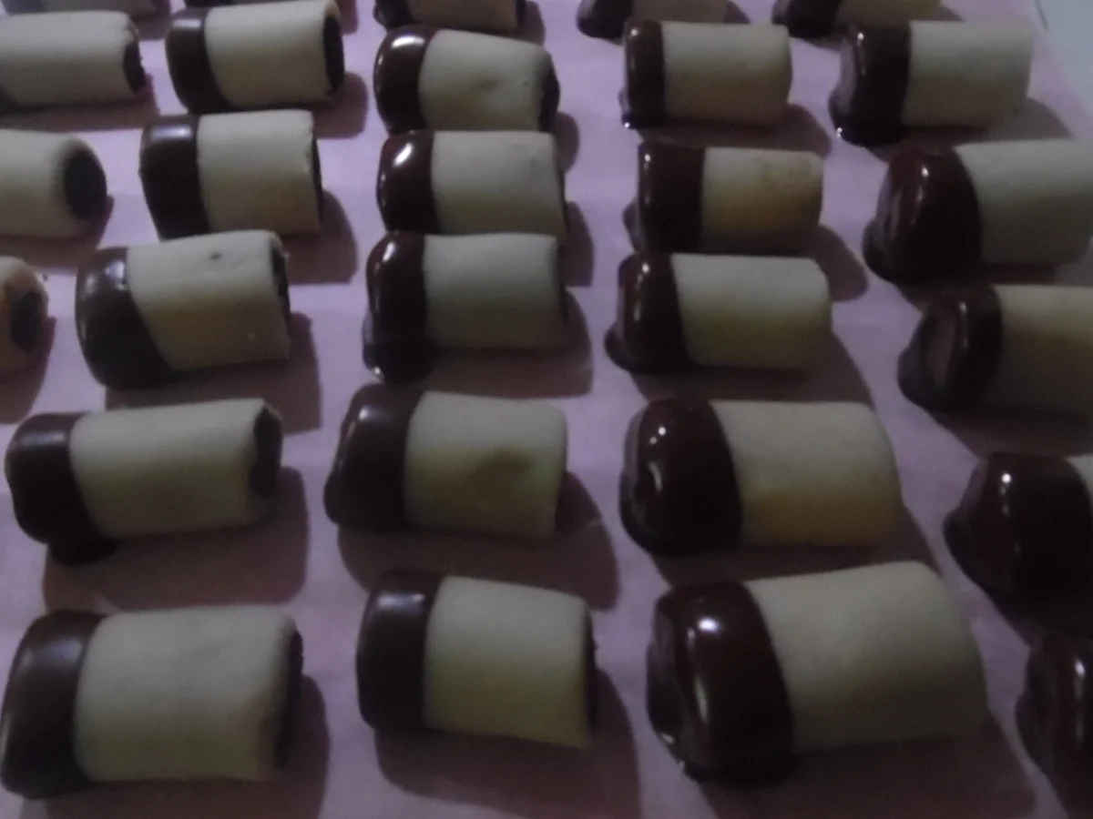 Rezept: Marzipan-Rum-Röllchen Bild Nr. 6779 Marzipan-Rum-Röllchen - Rezept - Bild Nr. 6779