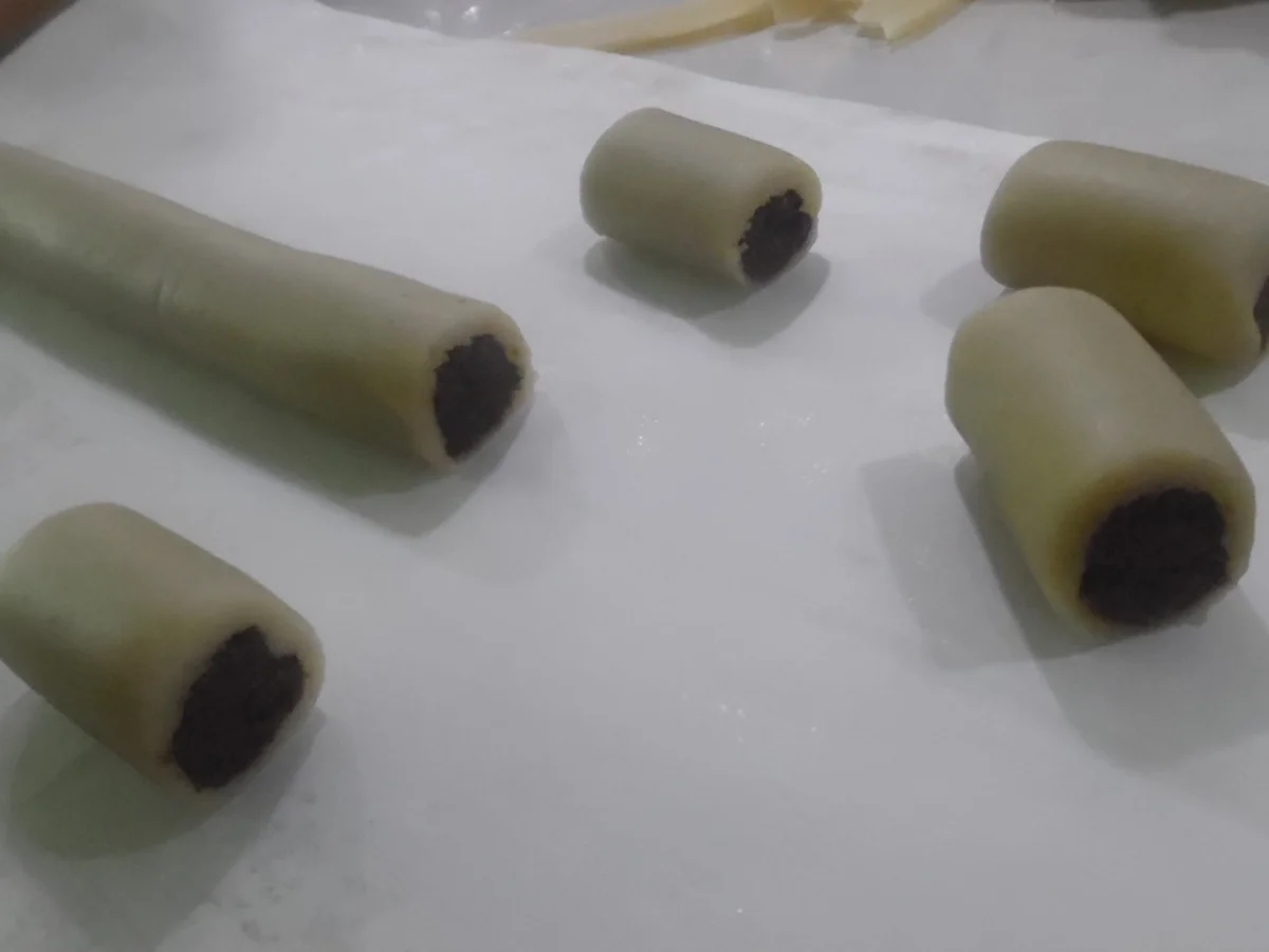 Rezept: Marzipan-Rum-Röllchen Bild Nr. 6780 Marzipan-Rum-Röllchen - Rezept - Bild Nr. 6780