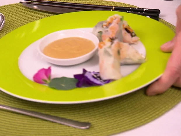 Rezept: Sommerrollen mit Erdnusssoße Bild Nr. 2 Sommerrollen mit Erdnusssoße - Rezept - Bild Nr. 2