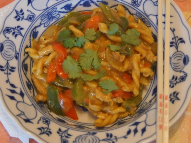 Rezept: Puten-Curry-Nudel-Wok Bild Nr. 6786 Puten-Curry-Nudel-Wok - Rezept - Bild Nr. 6786