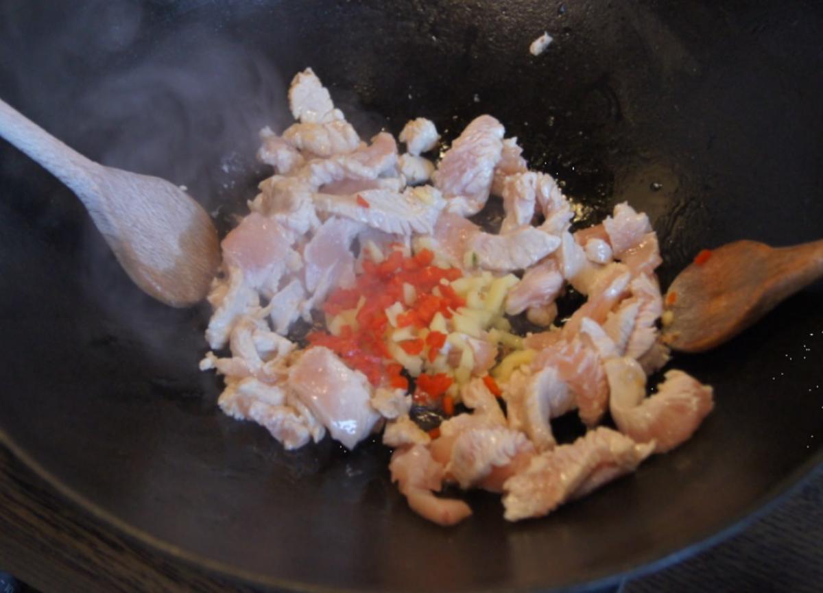 Puten-Curry-Nudel-Wok - Rezept - Bild Nr. 6790