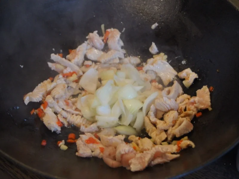 Rezept: Puten-Curry-Nudel-Wok Bild Nr. 6791 Puten-Curry-Nudel-Wok - Rezept - Bild Nr. 6791